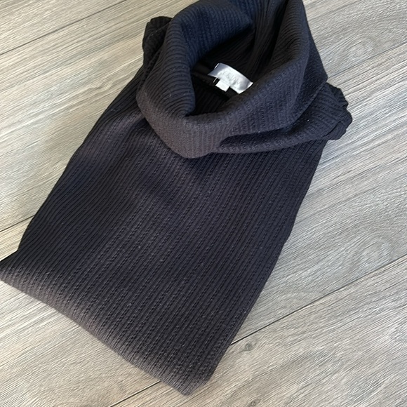 RILEY & JAMES black lined cowl dress. Hot & super fitted & ready to layer - Picture 7 of 7